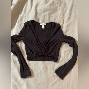 Forever 21 cropped black twist long sleeve